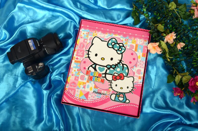 آلبوم عکس نوزادی دخترانه با طرح جلد Hello Kitty